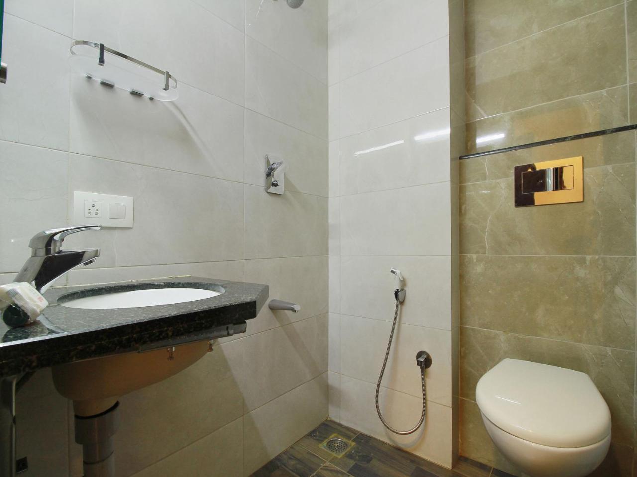 Traders Hotel Mangalore Exteriör bild